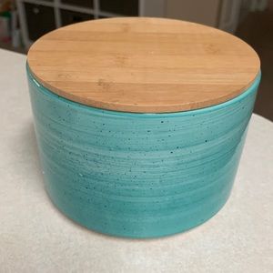 Set of 3 canisters with lids